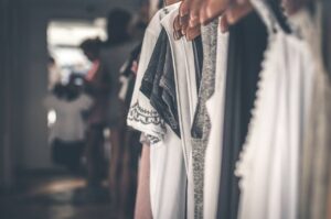 Odświeżenie Szafy, Odświeżenie Umysłu: Jak Częstsza Wymiana Garderoby Może Poprawić Twoje Samopoczucie i Kreatywność.